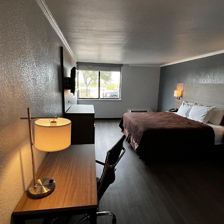 Super 8 By Wyndham Fort Worth Entertainment District 외부 사진
