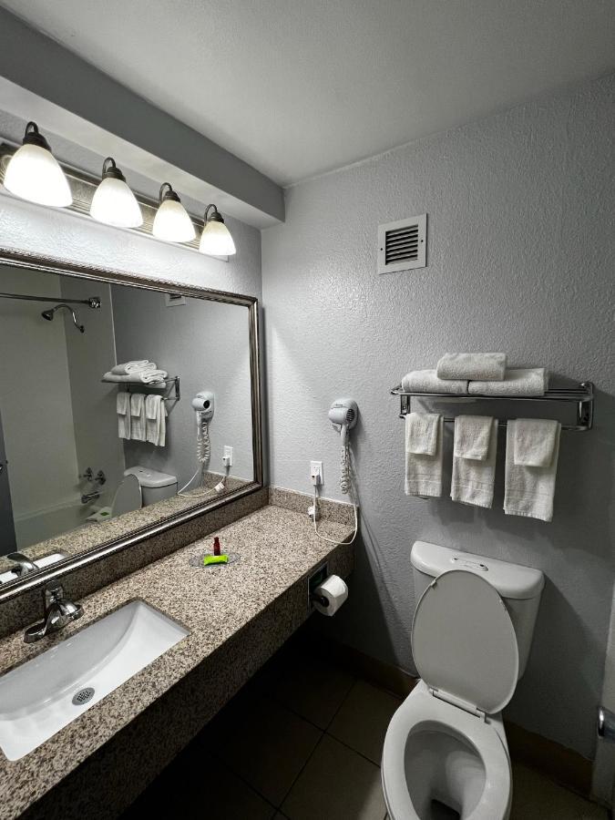 Super 8 By Wyndham Fort Worth Entertainment District 외부 사진