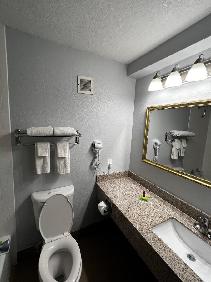 Super 8 By Wyndham Fort Worth Entertainment District 외부 사진