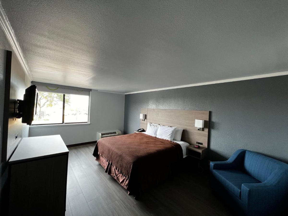 Super 8 By Wyndham Fort Worth Entertainment District 외부 사진